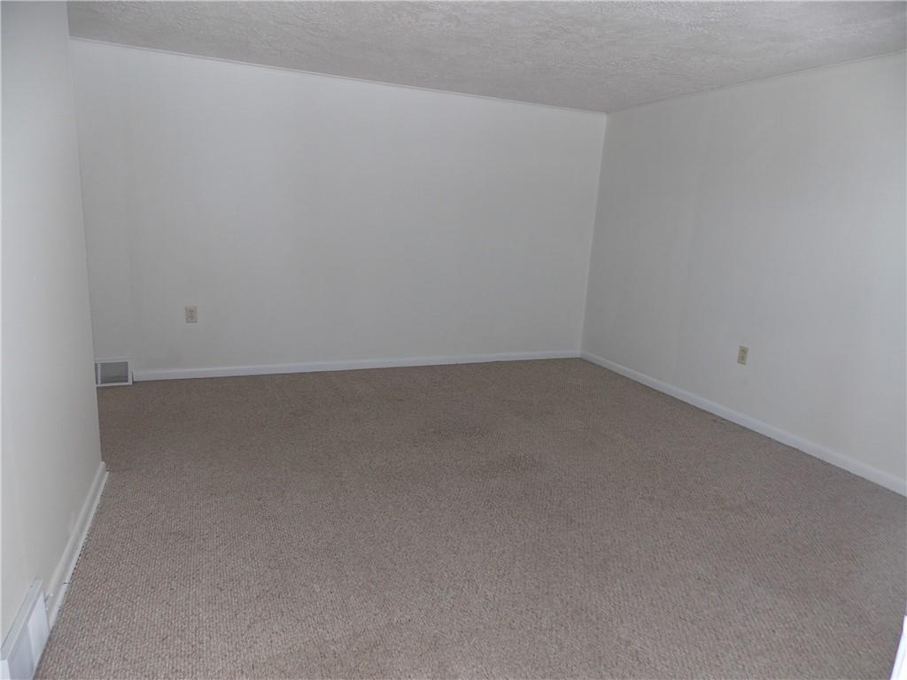 110 Saltarka Road, Unit 3 Zelienople, PA 16063 - Photo 5 of 8 Entry view into Living area.