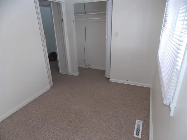 $825 | 110 Saltarka Road, Unit 3, Zelienople, PA 16063