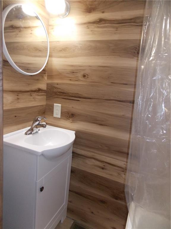 110 Saltarka Road, Unit 3 Zelienople, PA 16063 - Photo 7 of 8