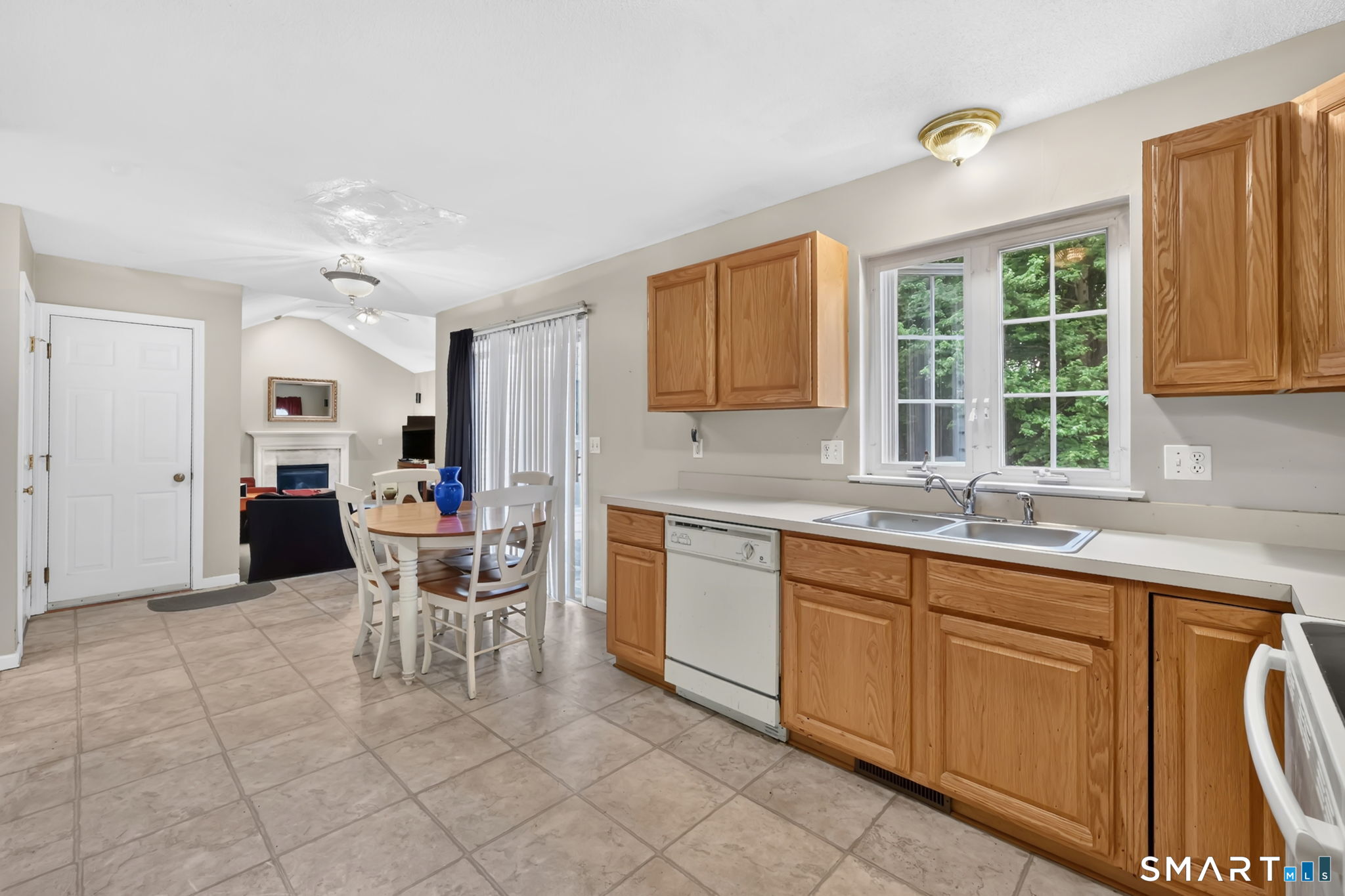 34 Laurel Street Enfield, CT 06082 - Photo 10 of 38