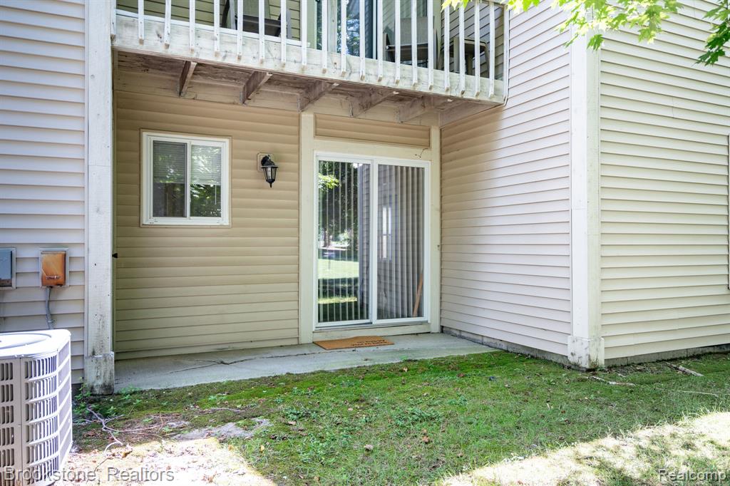 1626 Emerson Circle Rochester Hills, MI 48307 - Photo 16 of 24