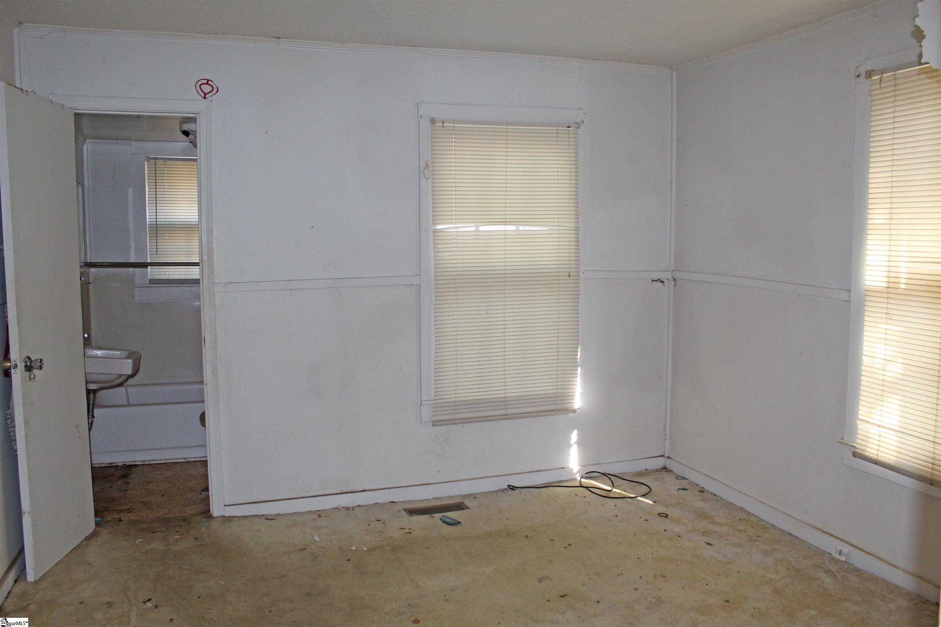 103 Moore Street Simpsonville, SC 29681 - Photo 7 of 9