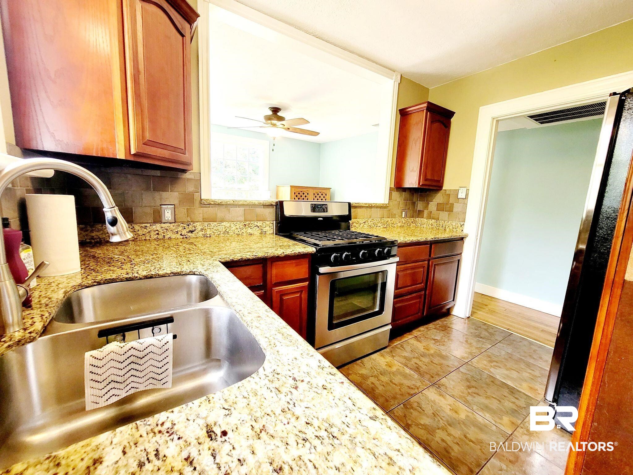 2005 Emogene Street Mobile, AL 36606 - Photo 4 of 32