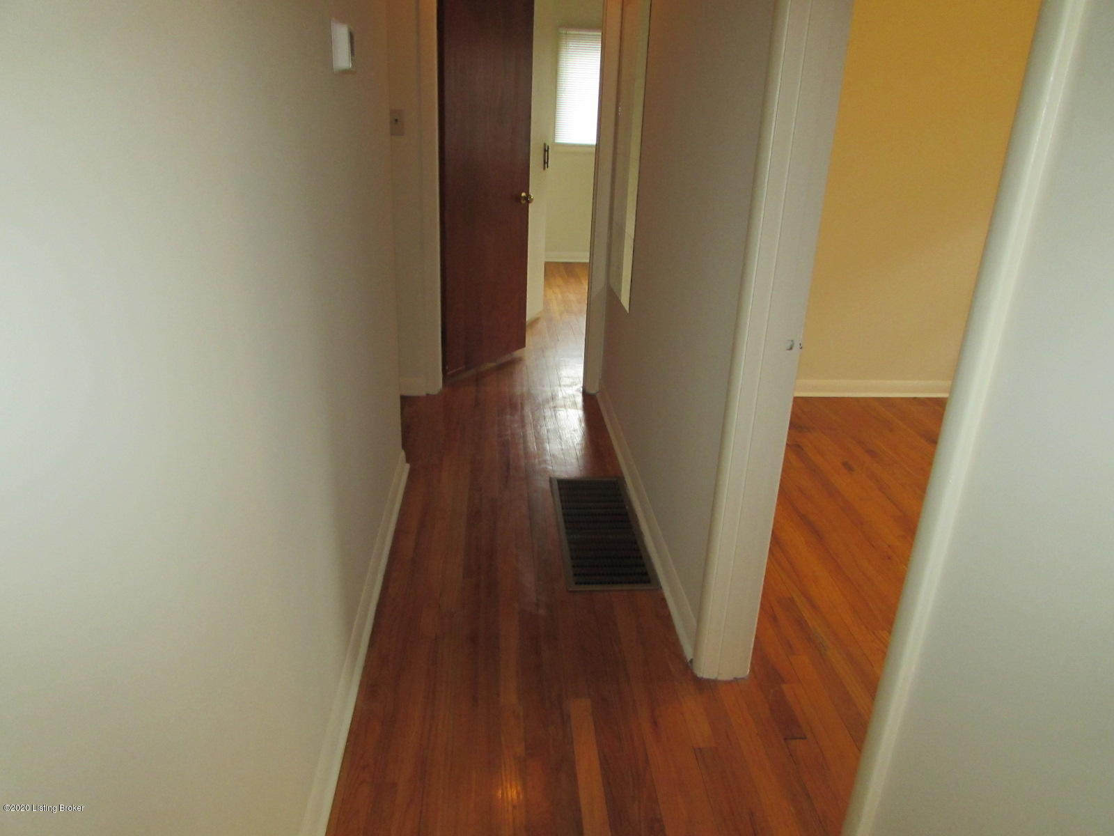 2919 Rio Rita Avenue Louisville, KY 40220 - Photo 9 of 28 Hallway