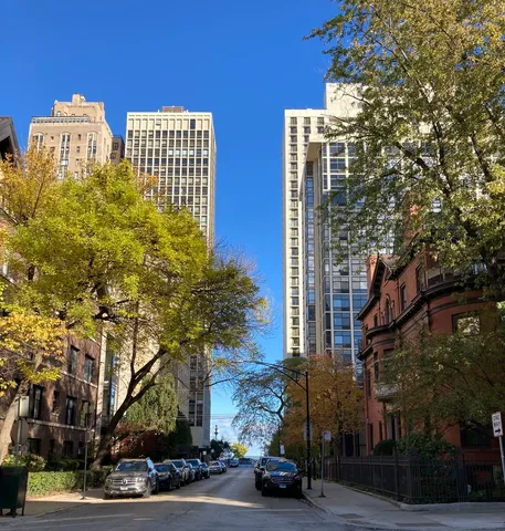 $2,100,000 | 29 East Scott Street, Chicago, IL 60610