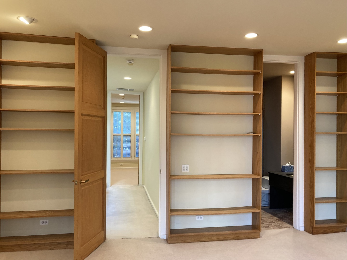 29 East Scott Street Chicago, IL 60610 - Photo 6 of 21 a view of entryway with a room