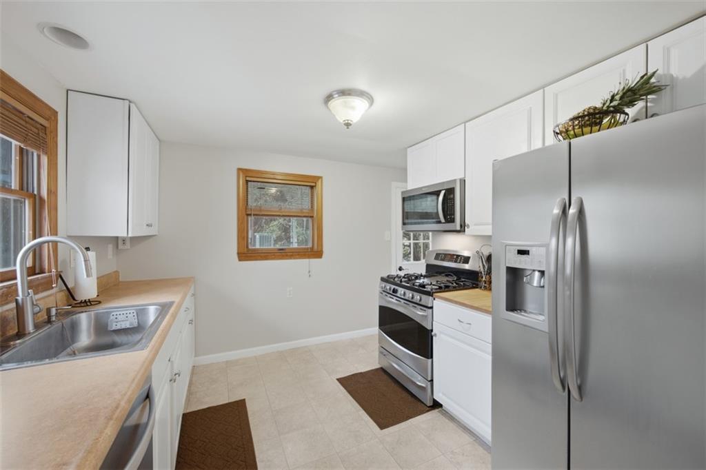 2725 Locust Drive Pittsburgh, PA 15241 - Photo 15 of 40 a kitchen with stainless steel appliances granite countertop a sink stove and refrigerator