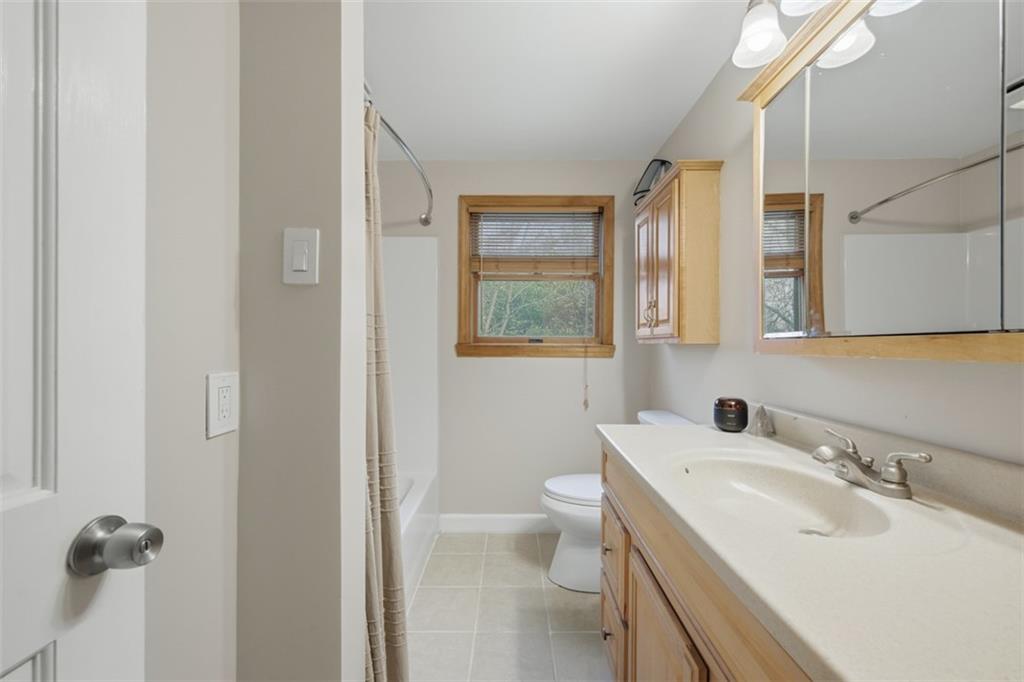 2725 Locust Drive Pittsburgh, PA 15241 - Photo 20 of 40 a bathroom with a sink toilet and a mirror