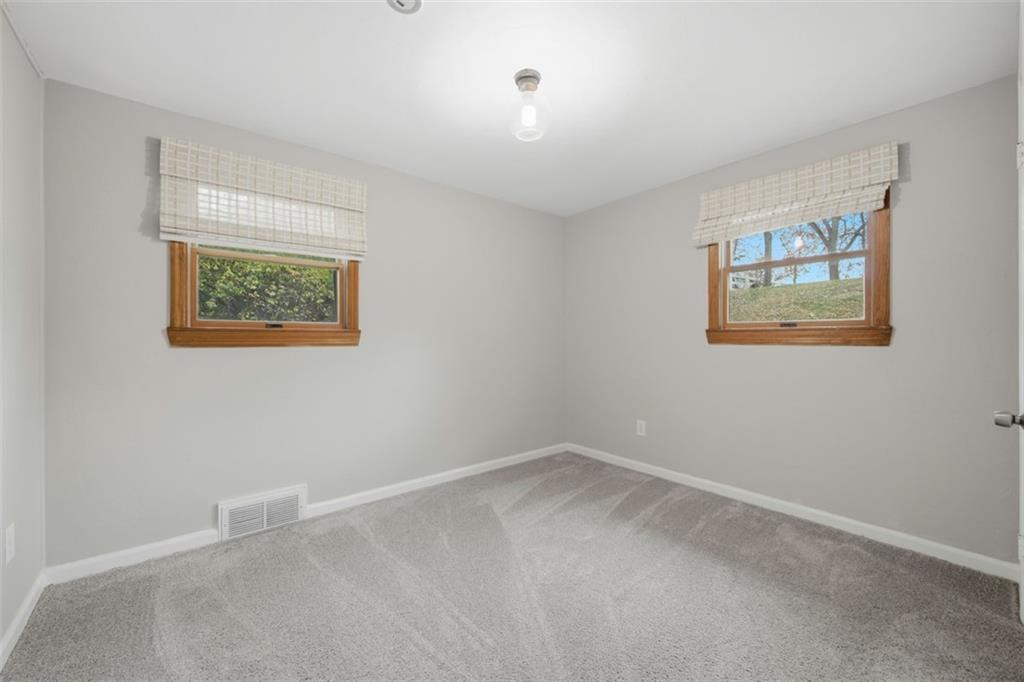 2725 Locust Drive Pittsburgh, PA 15241 - Photo 24 of 40 an empty room with windows