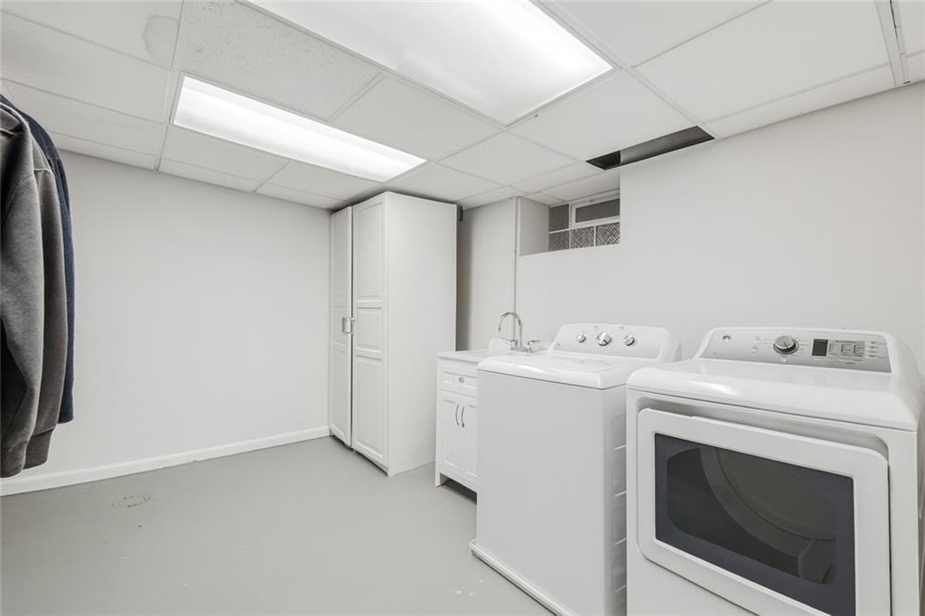 2725 Locust Drive Pittsburgh, PA 15241 - Photo 30 of 40 a utility room with dryer and washer