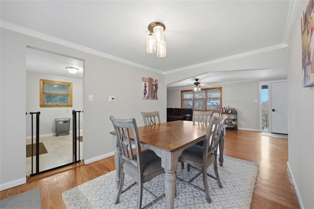 2725 Locust Drive Pittsburgh, PA 15241 - Photo 8 of 40 a view of a dining room with furniture