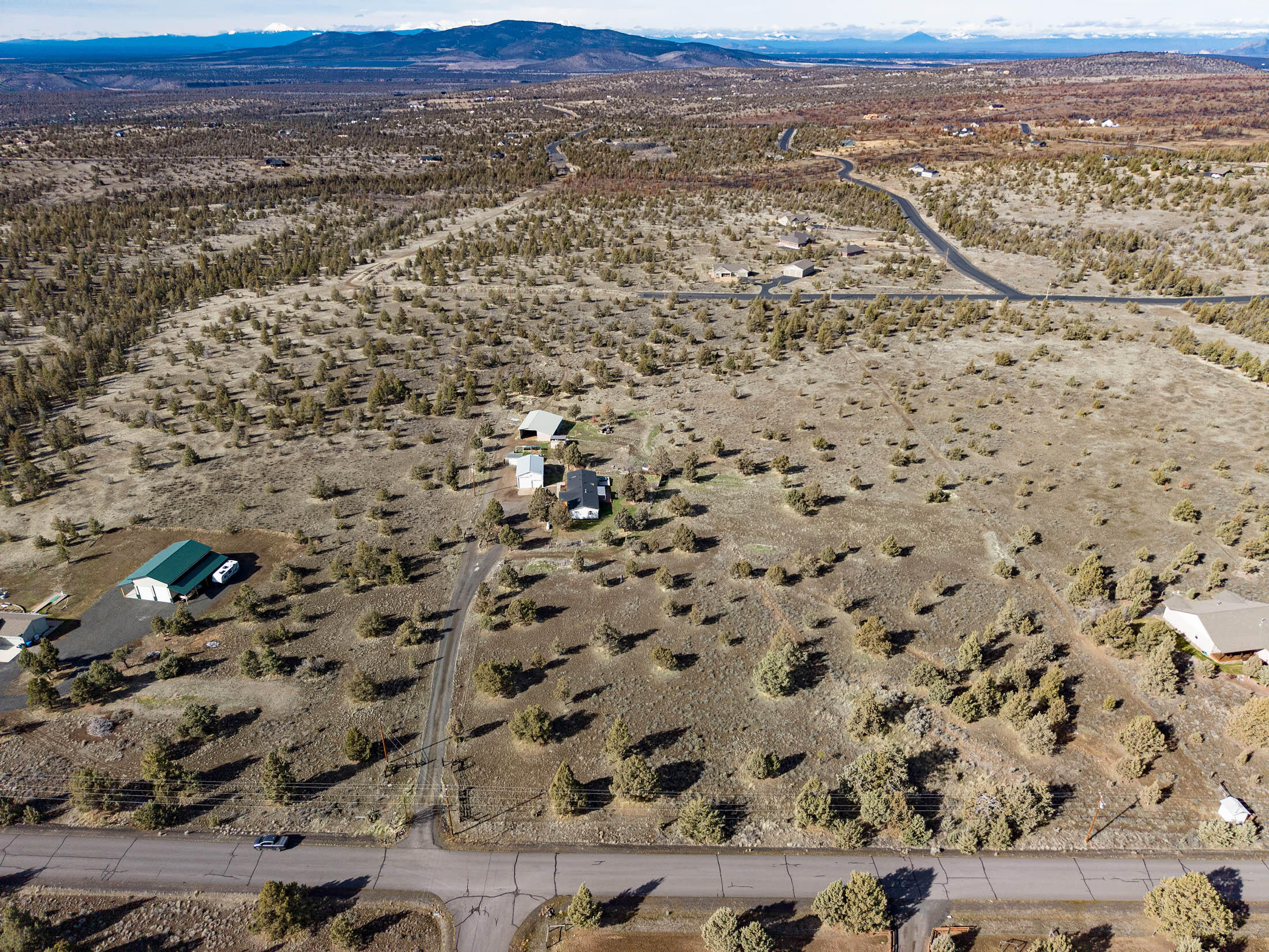 10113 Ridgeview Road Prineville, OR 97754 - Photo 23 of 31 an aerial view of houses with a yard