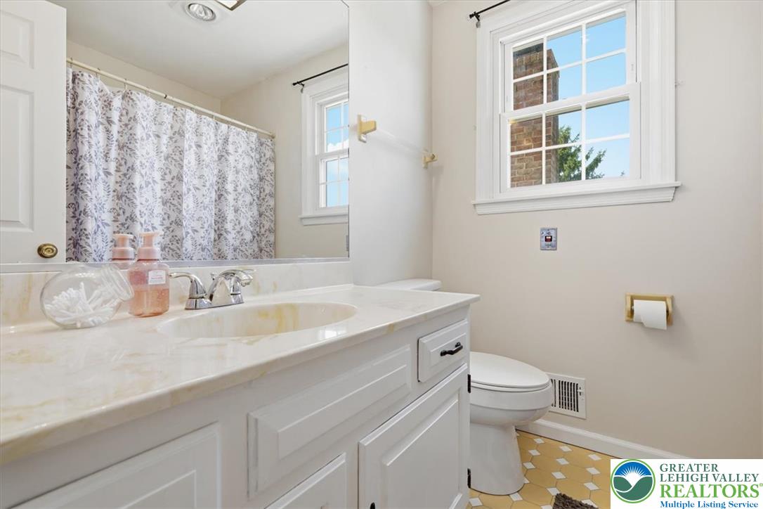 3547 Hecktown Road Bethlehem, PA 18020 - Photo 40 of 69