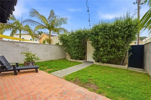 a view of an outdoor space