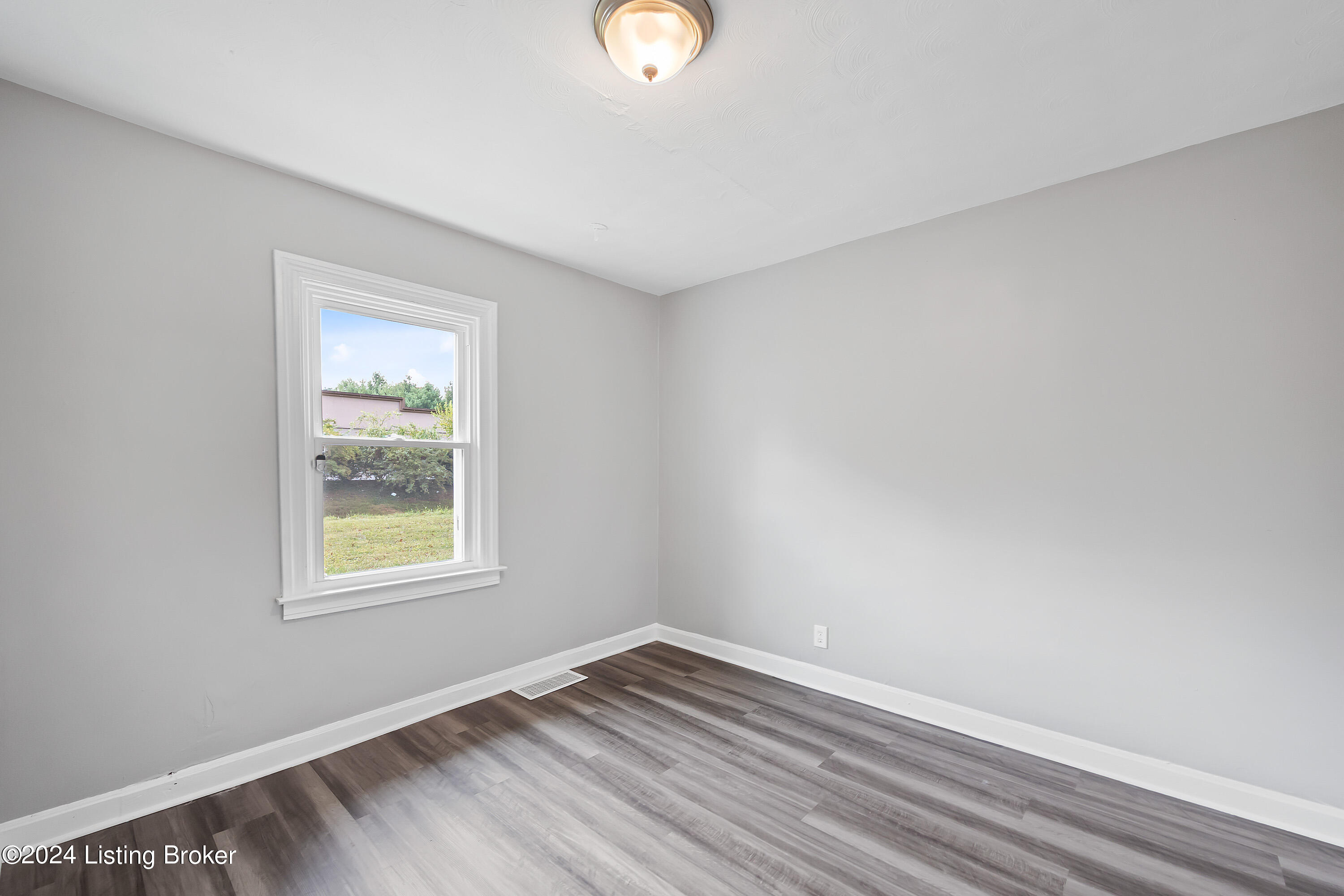 5706 Barrett Lane Louisville, KY 40272 - Photo 8 of 29 007
