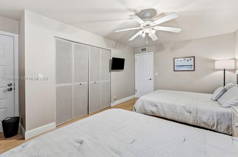 353 Highway 1, Unit C404 Jupiter, FL 33477 - Photo 14 of 30 a bedroom with a large bed and a ceiling fan