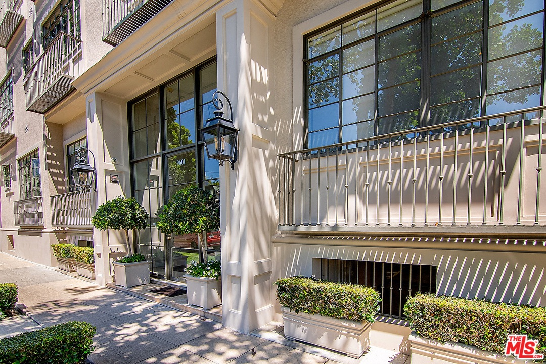 9601 Charleville Boulevard, Unit 8 Beverly Hills, CA 90212 - Photo 14 of 47 a front view of a house