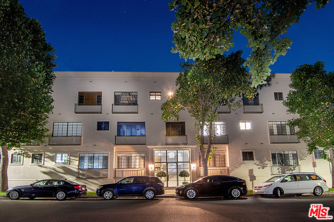 9601 Charleville Boulevard, Unit 8 Beverly Hills, CA 90212 - Photo 3 of 47 a couple of cars parked in front of a building