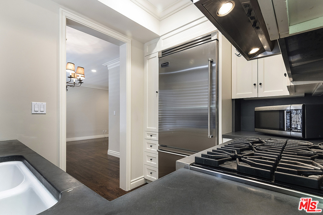 9601 Charleville Boulevard, Unit 8 Beverly Hills, CA 90212 - Photo 29 of 47 a stove top oven sitting inside of a kitchen