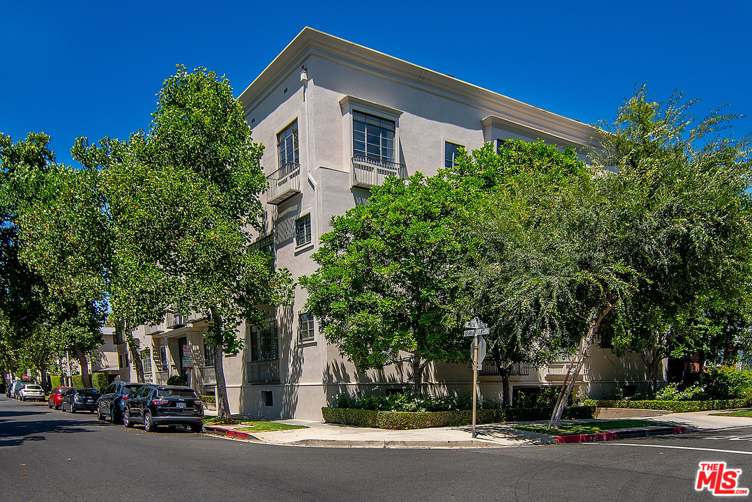 9601 Charleville Boulevard, Unit 8 Beverly Hills, CA 90212 - Photo 4 of 47 front view of a house with a street