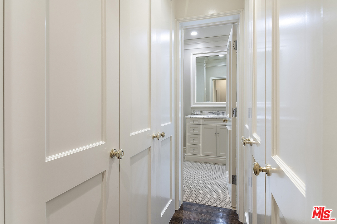 9601 Charleville Boulevard, Unit 8 Beverly Hills, CA 90212 - Photo 36 of 47 a bathroom with a bathtub