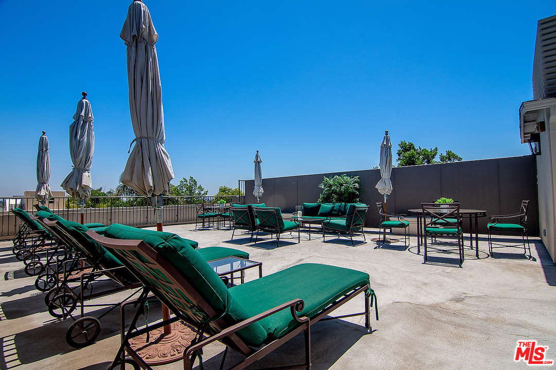 9601 Charleville Boulevard, Unit 8 Beverly Hills, CA 90212 - Photo 43 of 47 a view of a patio with a table and chairs