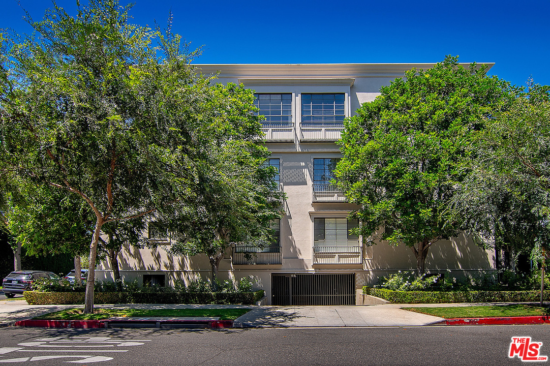 9601 Charleville Boulevard, Unit 8 Beverly Hills, CA 90212 - Photo 6 of 47 a front view of a house with a yard