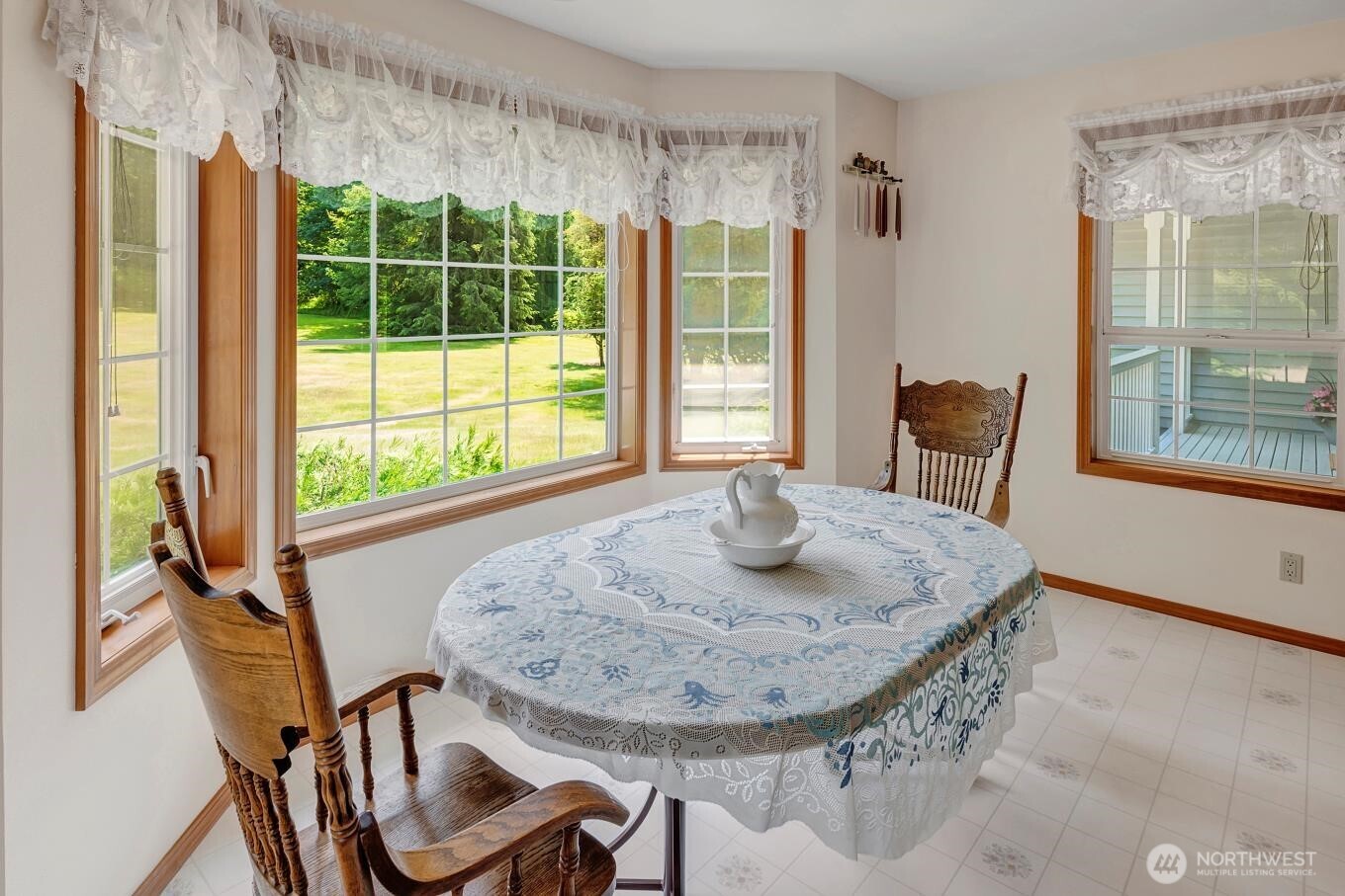 2829 Lake Langlois Road Northeast Carnation, WA 98014 - Photo 13 of 39 Gallery Image 13