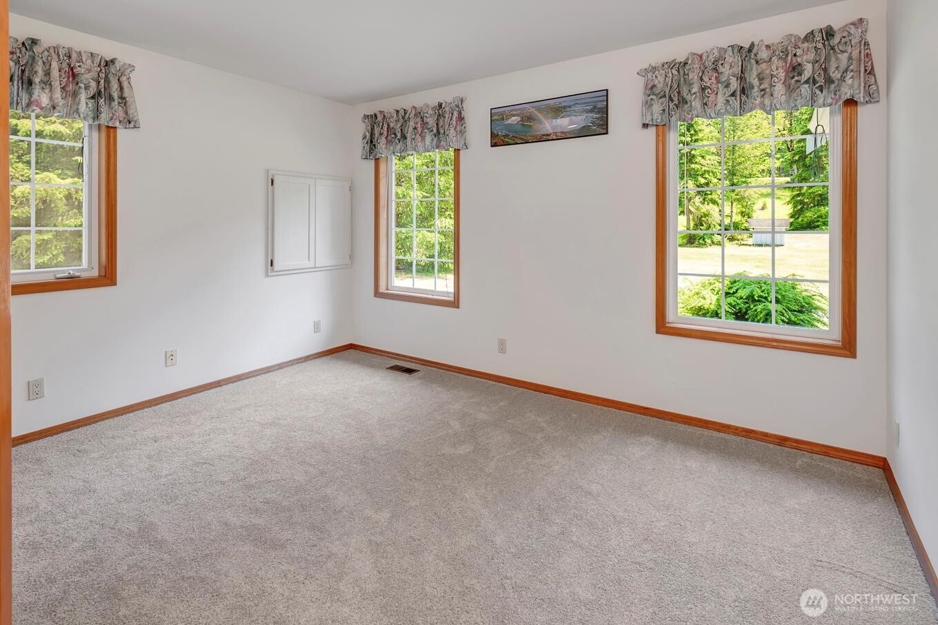 2829 Lake Langlois Road Northeast Carnation, WA 98014 - Photo 23 of 39 Gallery Image 23