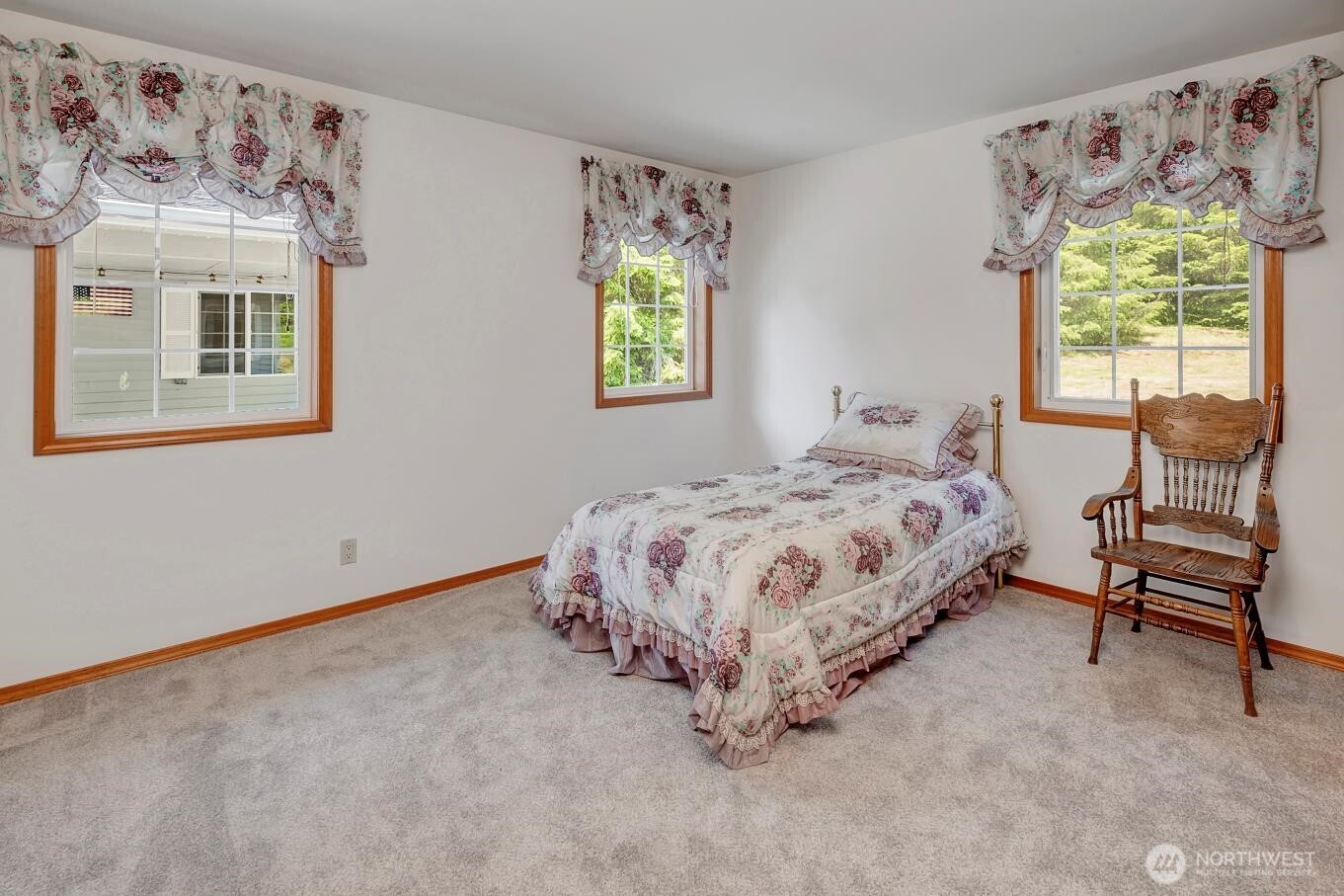 2829 Lake Langlois Road Northeast Carnation, WA 98014 - Photo 24 of 39 Gallery Image 24