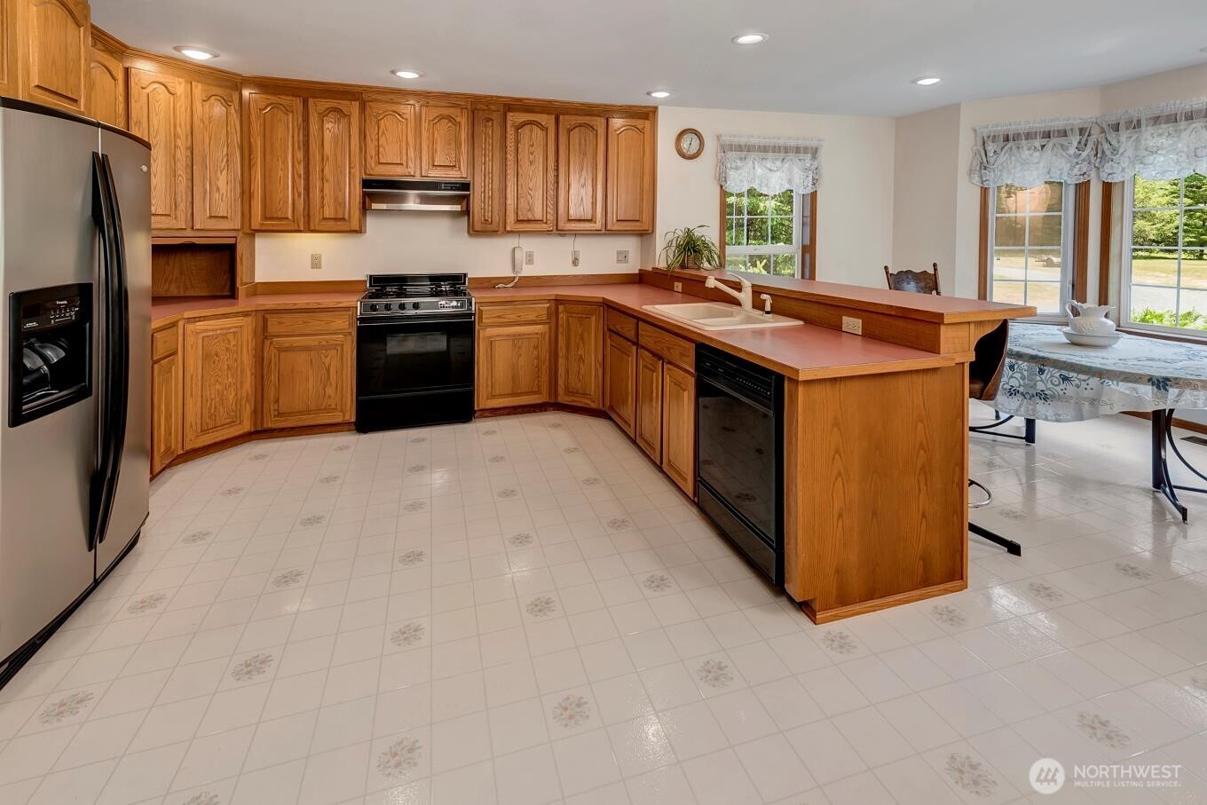 2829 Lake Langlois Road Northeast Carnation, WA 98014 - Photo 9 of 39 Gallery Image 9