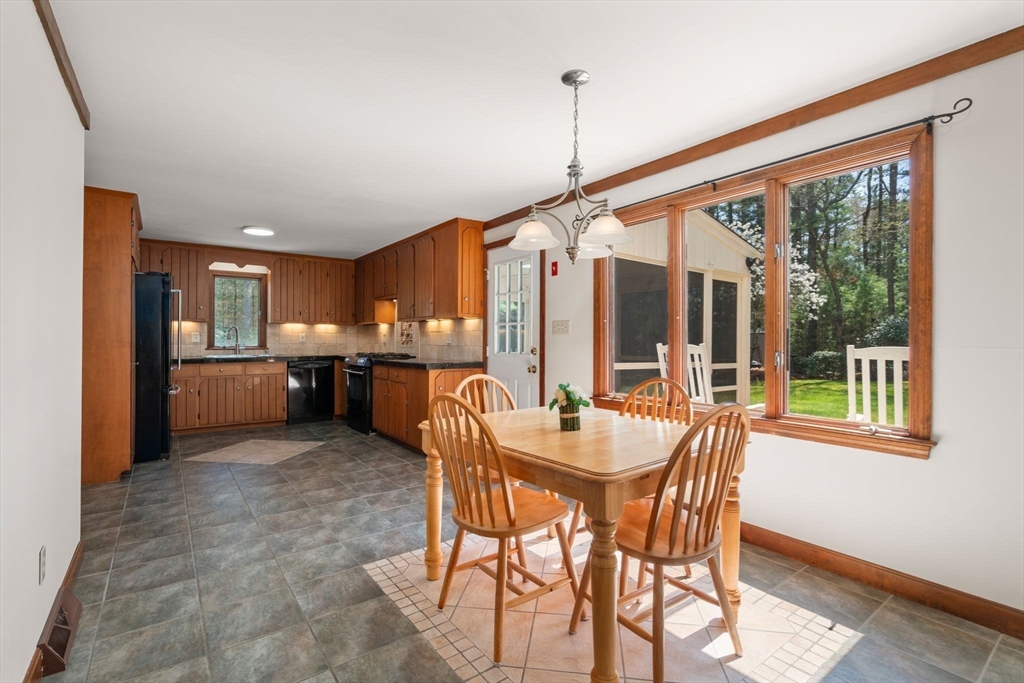 27 Stuart Road Rochester, MA 02770 - Photo 14 of 42 a dining room with furniture and window