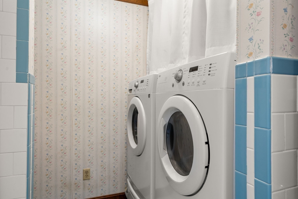 27 Stuart Road Rochester, MA 02770 - Photo 33 of 42 a utility room with dryer and washer