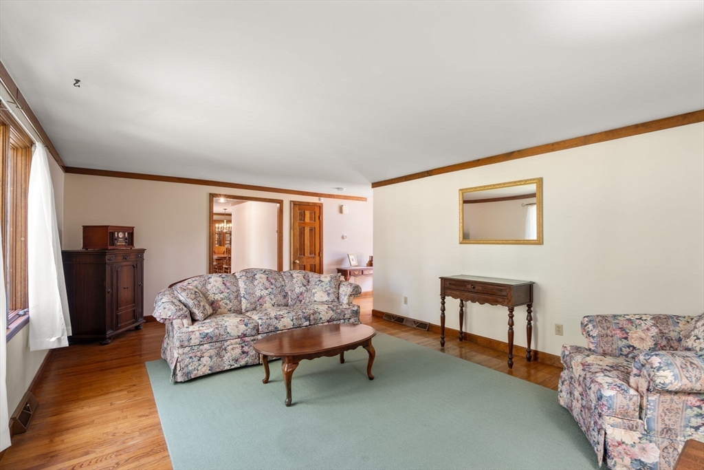 27 Stuart Road Rochester, MA 02770 - Photo 36 of 42 a living room with furniture and a rug