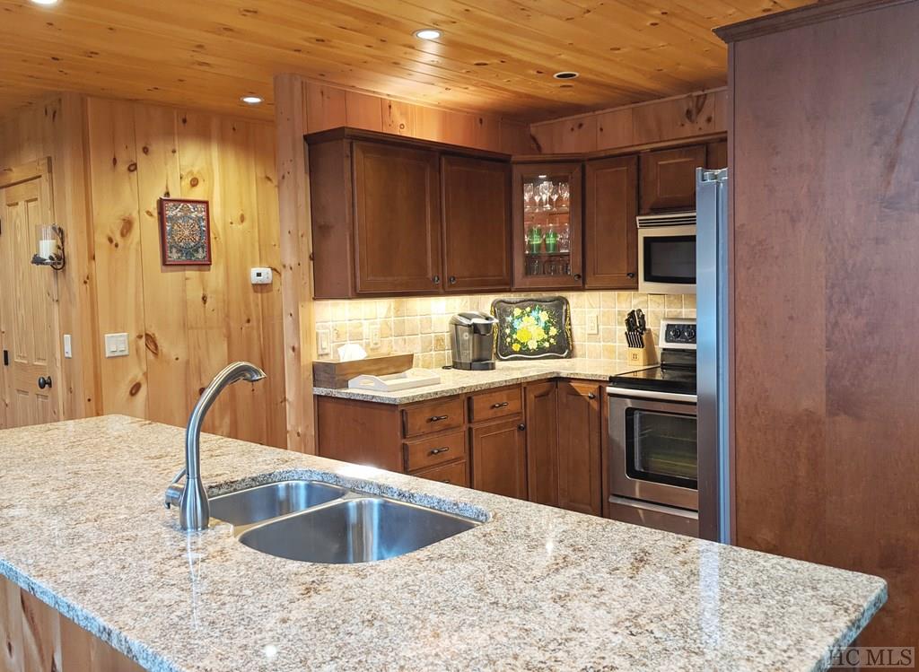 358 Dominion Road Cashiers, NC 28717 - Photo 6 of 24 Gallery Image 6