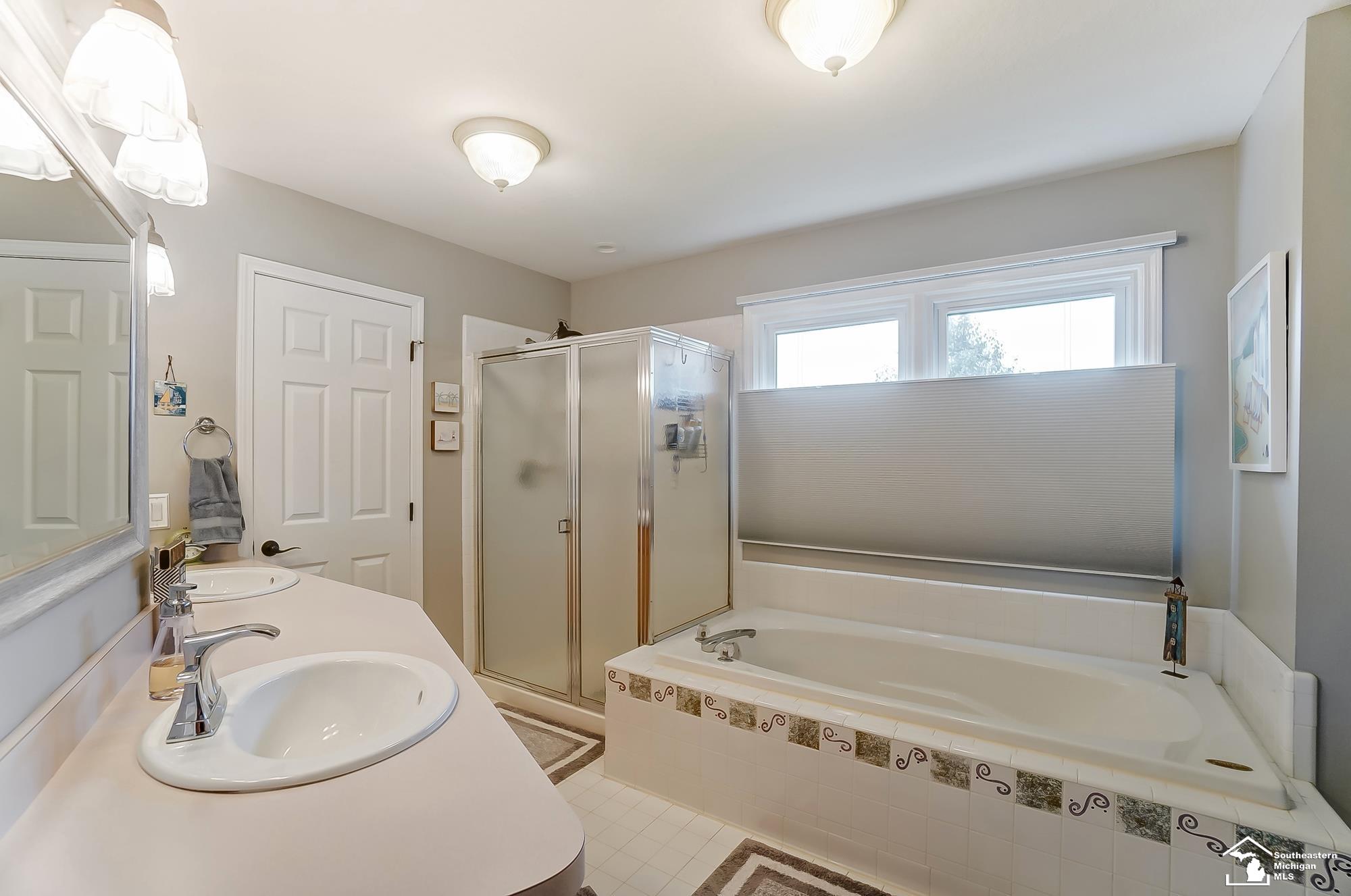 977 Tottenham Place Monroe, MI 48161 - Photo 19 of 33 50122685-18.JPG