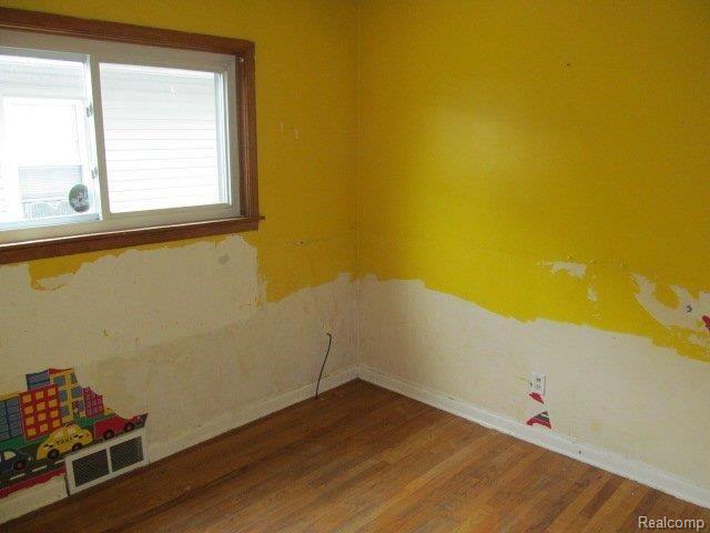 8095 Dale Center Line, MI 48015 - Photo 17 of 25 8095 DALE CENTER LINE (31).JPG