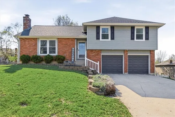 $375,000 | 14120 South Cottonwood Drive, Olathe, KS 66062