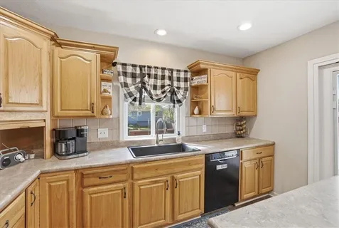 $375,000 | 14120 South Cottonwood Drive, Olathe, KS 66062