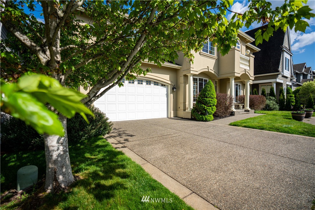 740 Lincoln Avenue Southeast Renton, WA 98057 - Photo 3 of 40