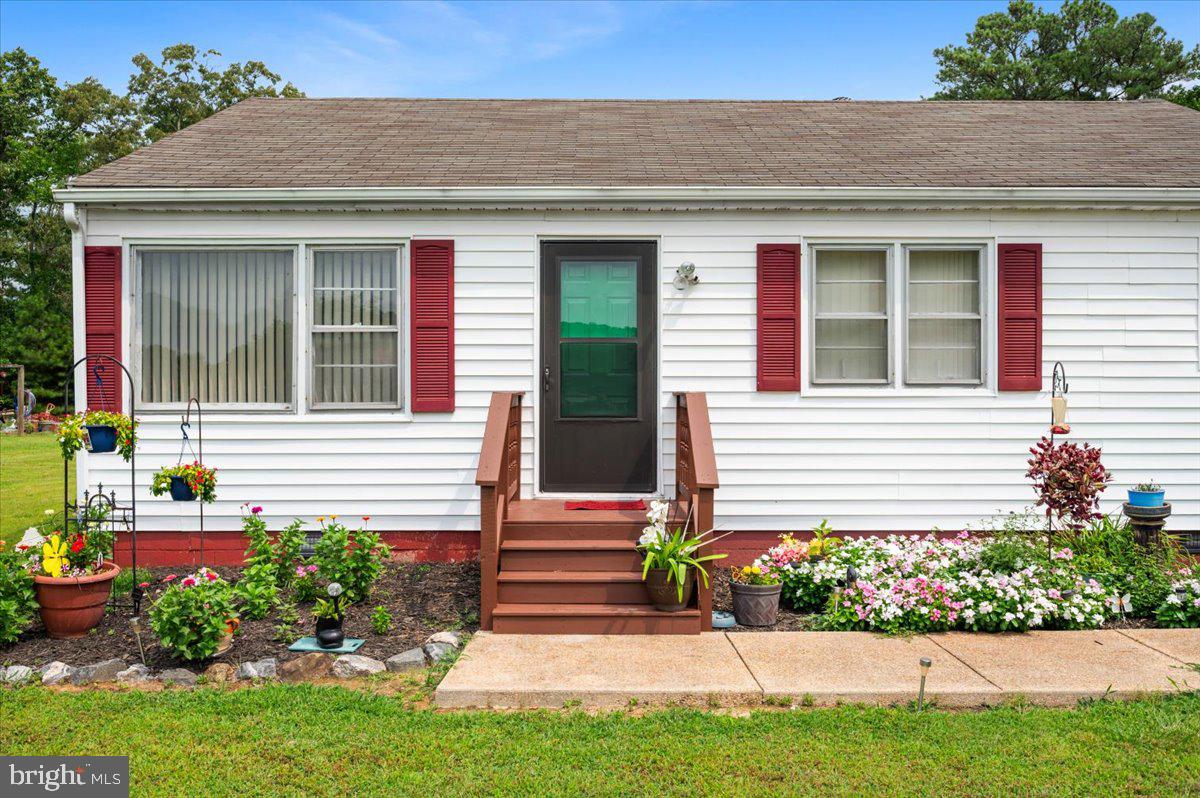 141 Raintree Lane Reedville, VA 22539 - Photo 34 of 86 Charming home with vibrant garden blooms.