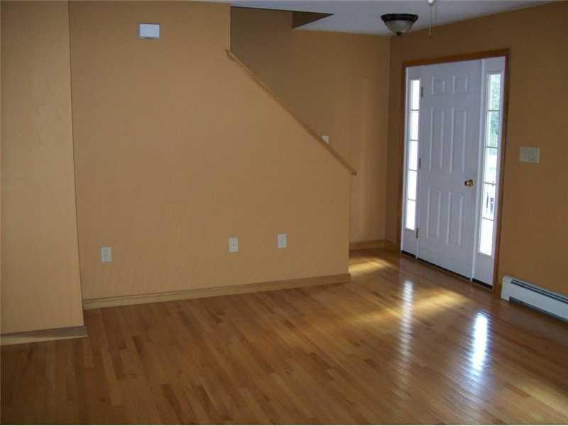 92 White House Crossing Road Topsham, ME 04086 - Photo 7 of 25 Living Room.
