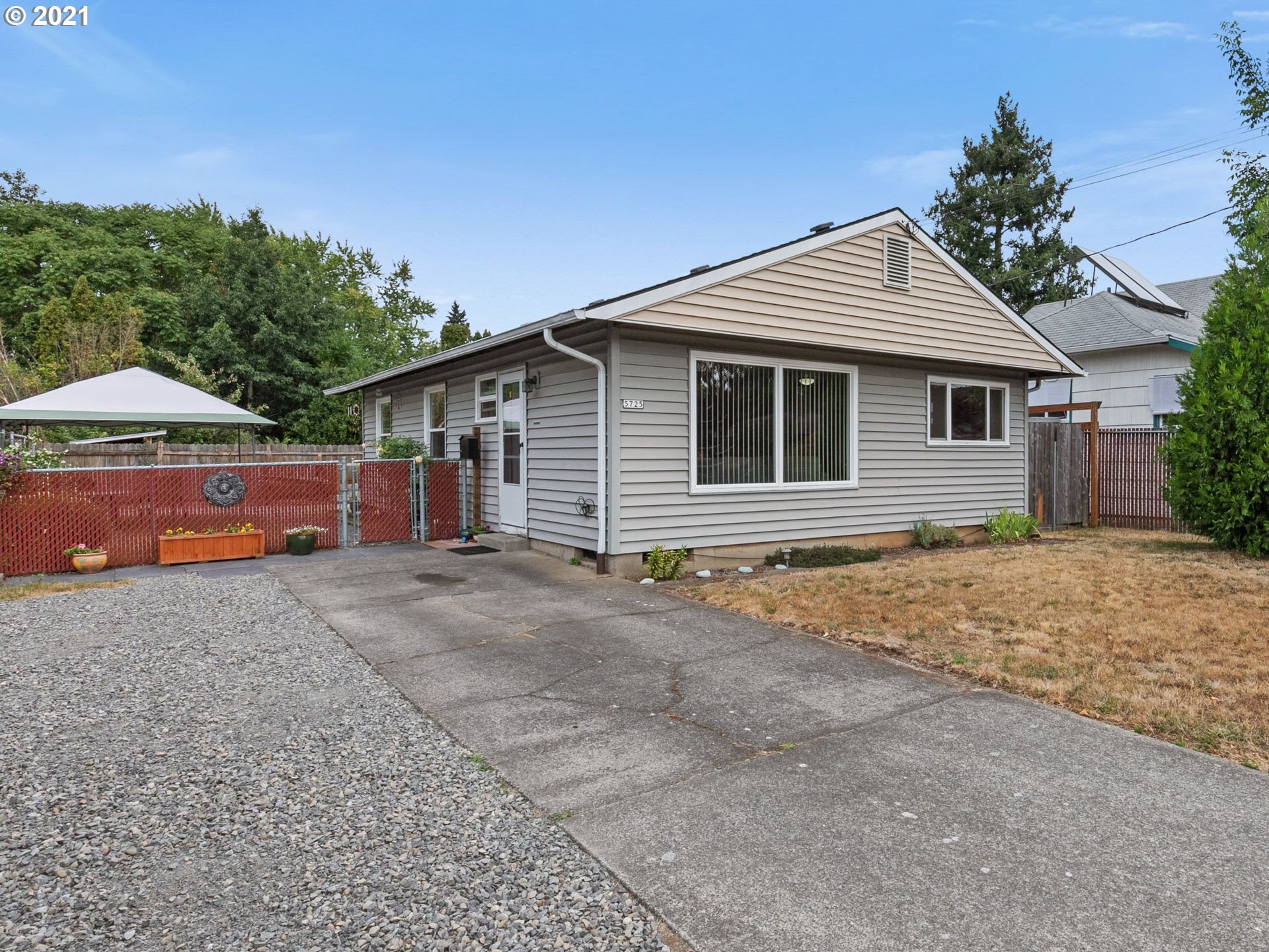 5725 Southeast Reedway Street Portland, OR 97206 - Photo 2 of 23 Gallery Image 2