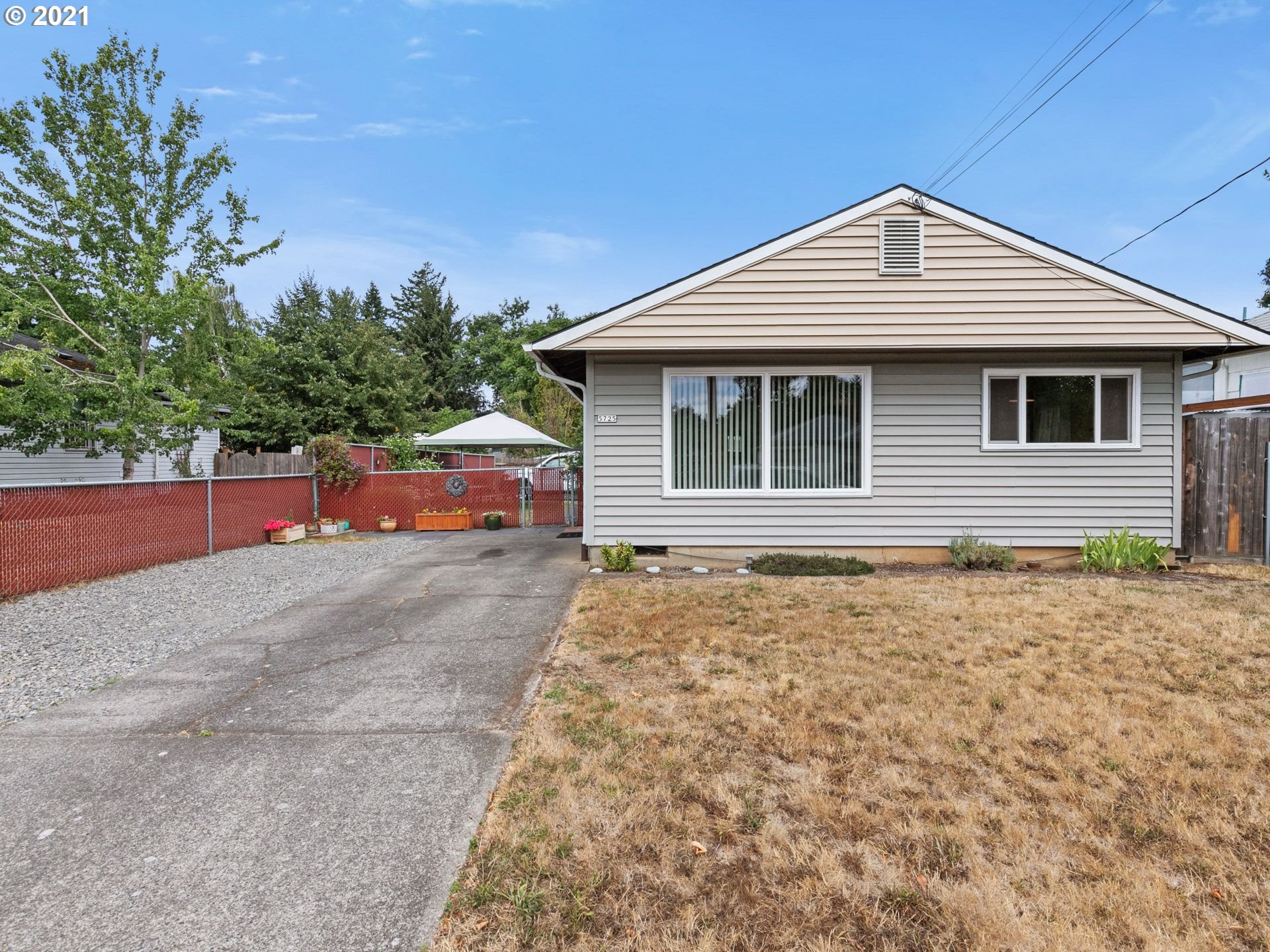 5725 Southeast Reedway Street Portland, OR 97206 - Photo 3 of 23 Gallery Image 3