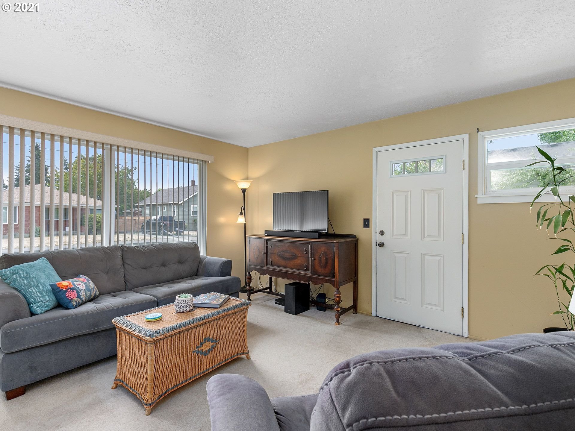 5725 Southeast Reedway Street Portland, OR 97206 - Photo 5 of 23 Gallery Image 5