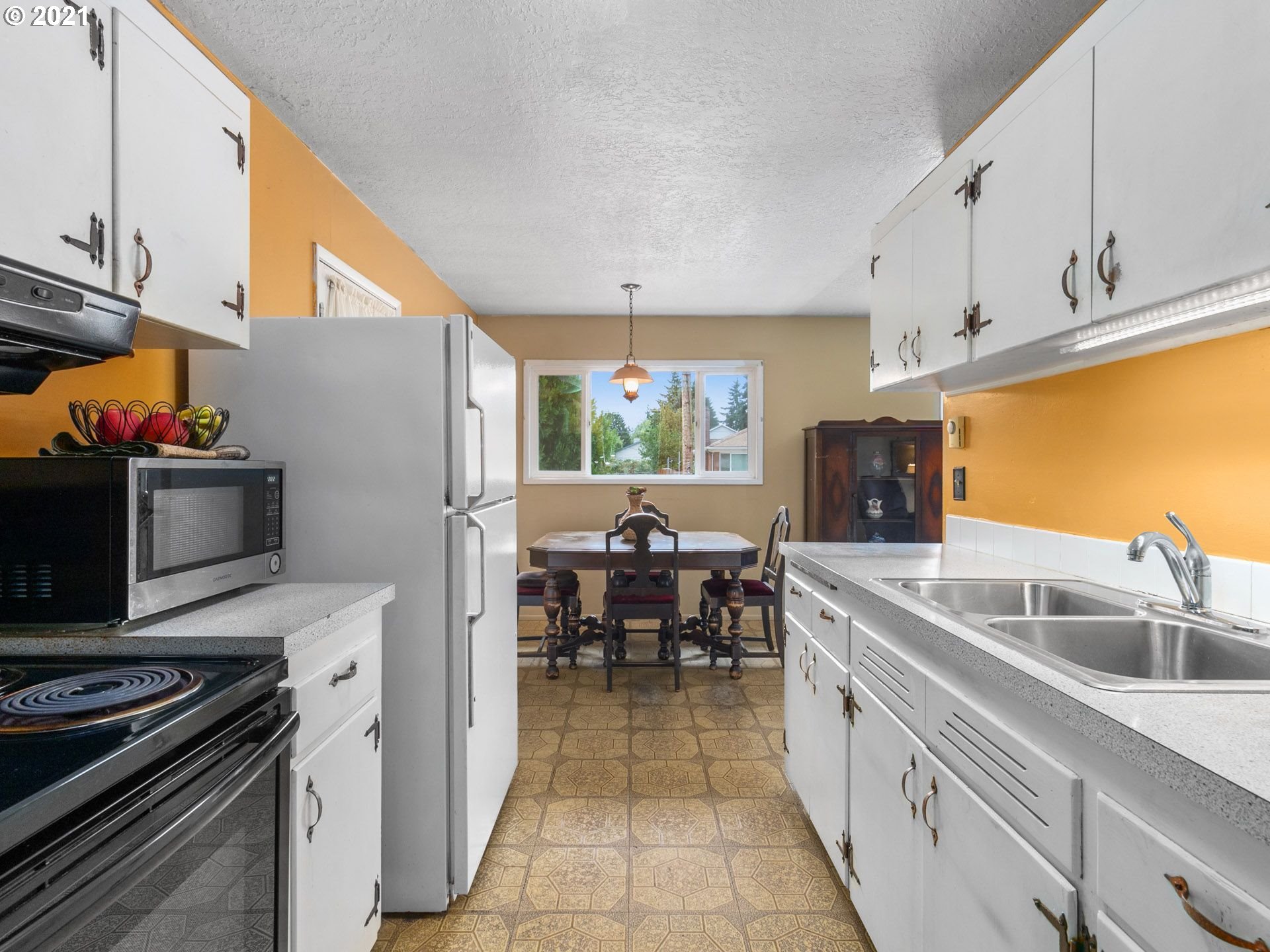5725 Southeast Reedway Street Portland, OR 97206 - Photo 8 of 23 Gallery Image 8