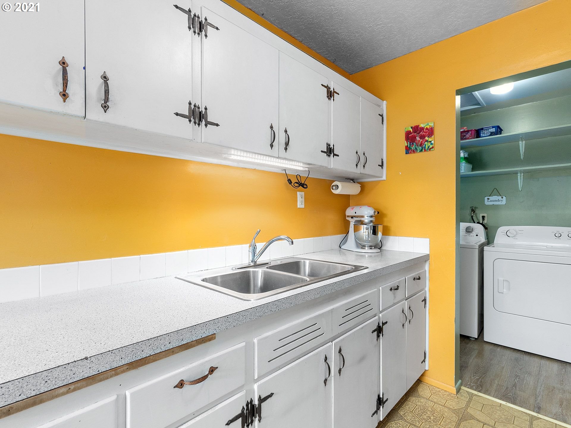 5725 Southeast Reedway Street Portland, OR 97206 - Photo 9 of 23 Gallery Image 9