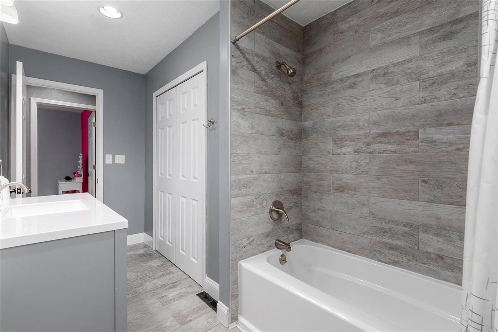 2336 Seiler Road Alton, IL 62002 - Photo 13 of 26