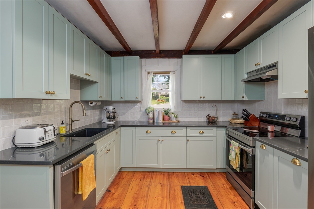 129 Whitehall Road Amesbury, MA 01913 - Photo 2 of 32 Gallery Image 2
