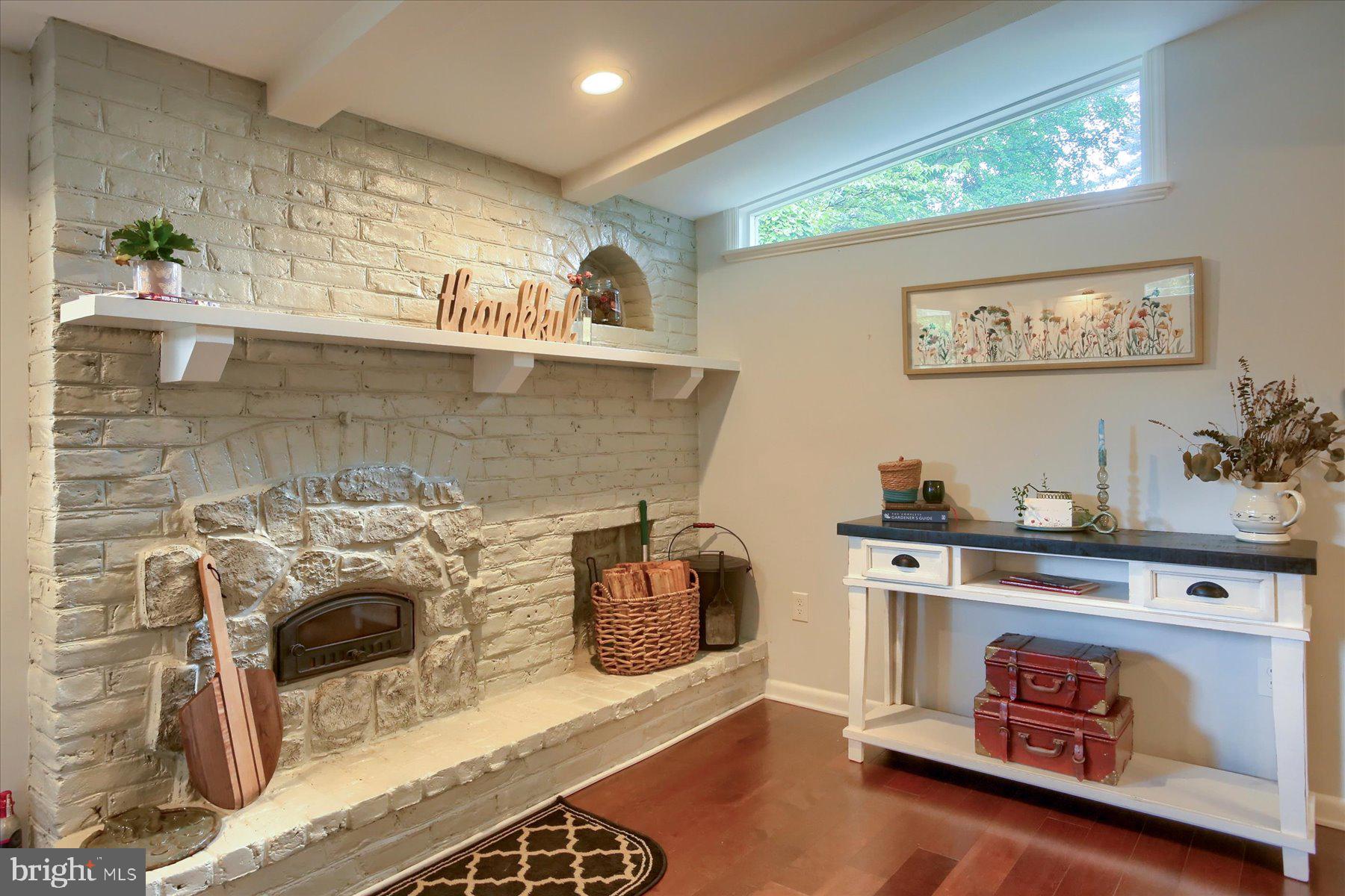 10 East Ridge Street Carlisle, PA 17013 - Photo 13 of 47 Pizza Oven